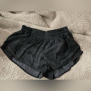 COPY - Lululemon Low Rise Hotty Hot Shorts 2.5 Inch Size 6